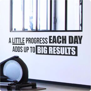 ملصقات حائط ملهمة A Little Progress Every Day، ملصقات جدارية لصالة الألعاب الرياضية، اقتباسات للفصول الدراسية والمكتب المرآب وغرفة نوم المدرسة، واللياقة البدنية والتمرينات الرياضية التحفيزية وديكور المنزل من الفينيل القابل للإزالة