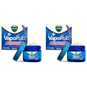 Vicks Vaporub ، رائحة الخزامى ، مثبطات السعال ، فرك الصدر الموضعي والمرهم المسكن ، الأبخرة المعالجة ، والراحة من السعال بسبب البرد ، والألم والآلام ، 1.76 أوقية (حزمة 2)