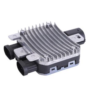 وحدة التحكم في مروحة تبريد الرادياتير ملاءمة لـ Land Rover LR2 / Freelander 2 2013-2015 Discovery Sport 2015-2016 Range Rover Evoque Car Car Colling Control Module Respion LR100364 LR045248