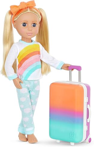 الفتيات اللامعات - دمية أستريد 14 بوصة قابلة لاتخاذ الوضعيات - شعر أحمر وعيون عسلي - ملابس تخييم وقبعة مطابقة وأحذية لامعة - ألعاب وملابس وإكسسوارات للأطفال من عمر 3 سنوات فما فوق in Kuwait