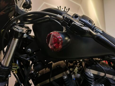 غطاء عدسة ضوء إشارة الانعطاف الأمامي والخلفي مناسب لدراجات Harley Sportster 883 1200 Dyna Road Glide Street Glide (أحمر) in Saudi Arabia