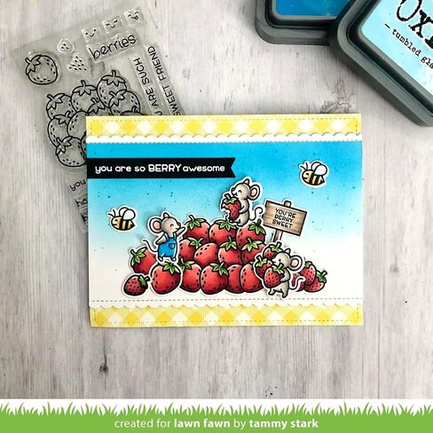 Lawn Fawn Clear Stamps & Dies Set - كيف أنت الفاصوليا؟ الإضافة الفراولة - حزمة عنصران in Kuwait