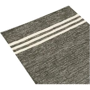 سجادة يوجا باللون الأسود الفحمي مضادة للانزلاق in Kuwait