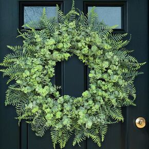 26 '' Eucalyptus و Boston Ferns اكليلا من الباب الأمامي- الزهور الخضراء الاصطناعية الكبيرة للشرفة ، النافذة ، المزرعة ، المنزل ، ديكور معلق- الربيع ، الصيف ، جميع الفصول (رمادي الأخضر)