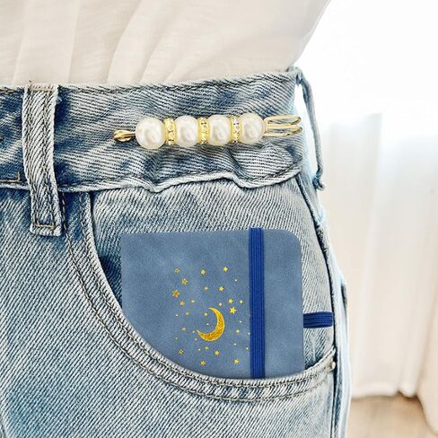 دفاتر ملاحظات صغيرة، دفاتر يومية للجيب، عبوتان مع قلمين أسودين، 3.6 بوصة × 5.6 بوصة، 100 جرام لكل متر مربع، 156 صفحة A6، مفكرة شخصية مسطرة لطيفة للنساء والرجال (القمر والنجوم، أزرق) in Saudi Arabia