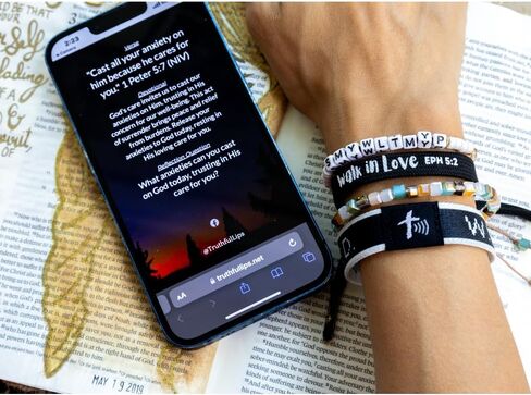 Daily Devotional Bracelets - Bible Verse Bracelets - Scripture Bracelets - NFC Tap Bible Bracelets in Saudi Arabia