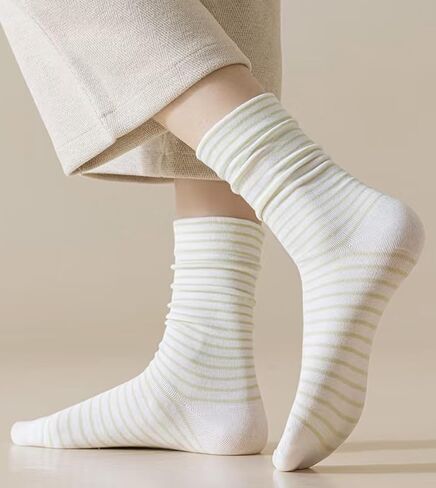 Women's Seamless Striped Crew Socks 2-Pack in Saudi Arabia