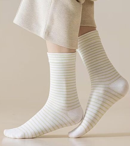 Women's Seamless Striped Crew Socks 2-Pack in Saudi Arabia