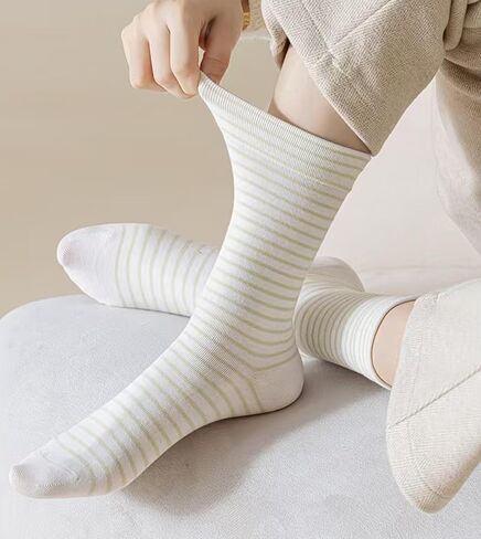 Women's Seamless Striped Crew Socks 2-Pack in Saudi Arabia