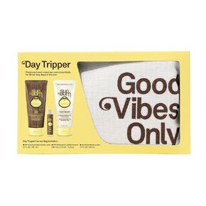 Sun Bum Road Tripper - حزمة رعاية الشمس بحجم السفر مع غسول واقي من الشمس ، وعصا الوجه ، ومرهم الشفاه - SPF 30 Spectrum UVA/UVB Protection - Hawaii 104 ACT متوافقة