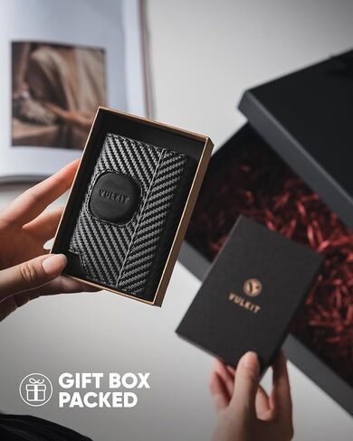 حامل بطاقة Vulkit Mens مع غطاء Airtag ، قاذف بطاقة الائتمان المنبثقة RFID ، نافذة الهوية وجيب العملة المعدنية ، الإغلاق المغناطيسي ، مربع الهدايا معبأة ، أسود الكربون in Kuwait