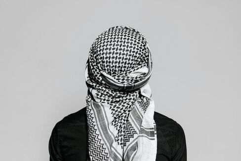 الحرف اليدوية الفلسطينية الأصيلة: جندي مجاني فلسطيني يدويًا 47 × 47 بوصة Keffiyeh للرأس والرقبة in Kuwait