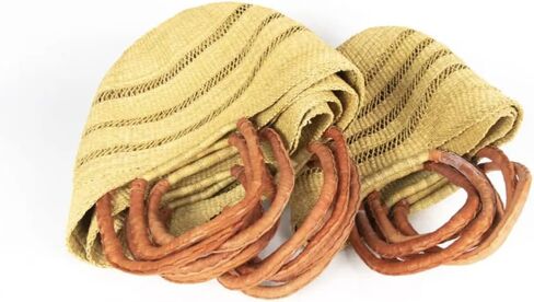 سلة تسوق أفريقية طبيعية فاخرة - كبيرة على شكل حرف U مقاس 18 بوصة - من تصميم نساء السوق في بولجاتانجا، غانا مع مشروع خشب القلب الأفريقي - GBLSN (معبأة بشكل مسطح) in Kuwait