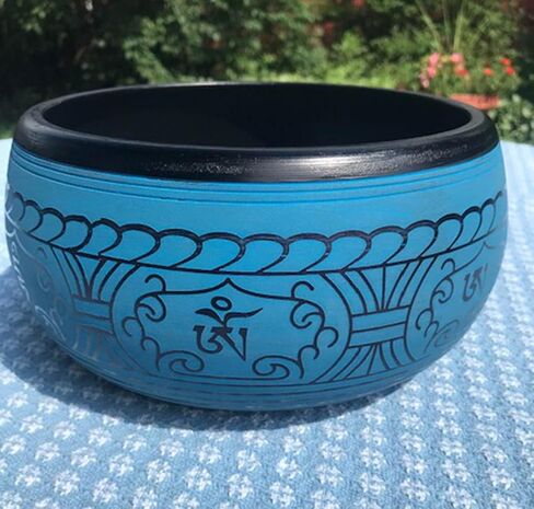 وعاء الغناء مستدير مقاس 8 بوصات بظلال من اللون الأزرق مع مطرقة خشبية وحجر كوارتز دخاني in Kuwait