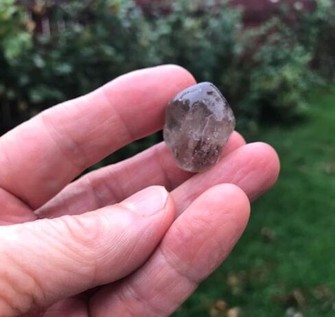 وعاء الغناء مستدير مقاس 8 بوصات بظلال من اللون الأزرق مع مطرقة خشبية وحجر كوارتز دخاني in Kuwait