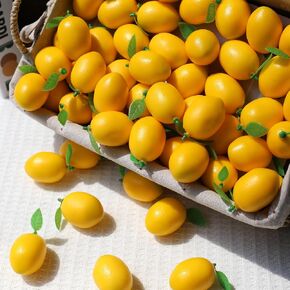 30Pcs Artificial Lemons Fruits Realistic Yellow Mini Fake Lemon with Leave Plastic Foam Faux Limes Fruit Lifelike Decoration for Home Kitchen Table Festival Party Wreath Photography Prop Crafts Décor
