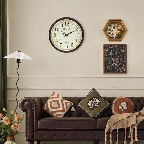 Geevon Vintage Brown Wall Clock ، صامت 16 "بطارية غير موقوتة على مدار ساعة الحائط تعمل على طراز ريفي مستدير على مدار الساعة المطبخ ، والفصول الدراسية ، وغرفة نوم ، وديكور غرفة المعيشة in Kuwait