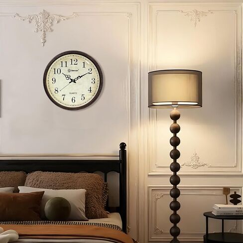 Geevon Vintage Brown Wall Clock ، صامت 16 "بطارية غير موقوتة على مدار ساعة الحائط تعمل على طراز ريفي مستدير على مدار الساعة المطبخ ، والفصول الدراسية ، وغرفة نوم ، وديكور غرفة المعيشة in Kuwait
