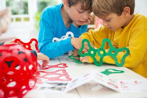 Foooty: اللعبة الصيفية في الهواء الطلق. يتحول إلى كرة قدم ، كرة للرجبي ، فريسبي ، كرة القدم الأمريكية والمزيد in Kuwait