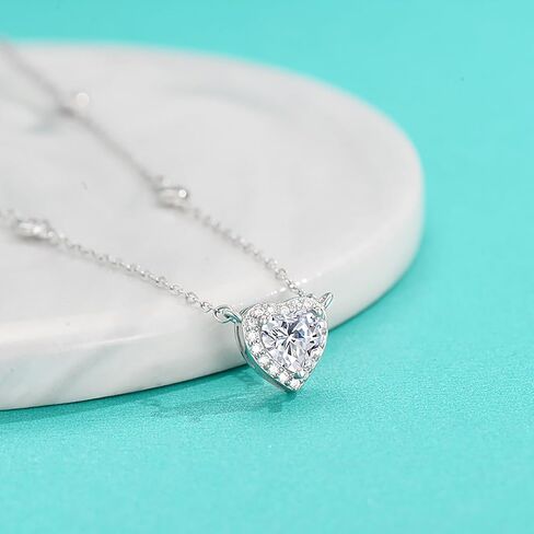 14K Gold Heart-shaped Necklace, 0.8ct VVS1 D-Color Heart Cut Diamond Pendant for Women, Ideal Gift for Girlfriend or Loved One, Timeless Elegance and Enduring Beauty in Saudi Arabia