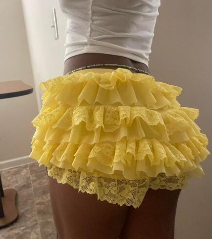 Women's Pink Layered Ruffle Shorts Y2K Lolita Bloomer Lace Trim Booty Mini Micro Boy Shorts Cute Fluffy Pettipants in Kuwait