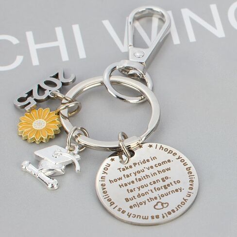 Graduation Keychain 2025 Senior High School Graduate Student Inspirational Keychain Gift for Boys Girls Graduation in Saudi Arabia