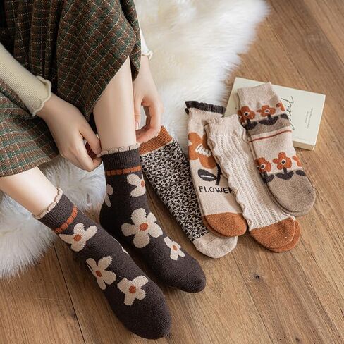 5/10 Pairs Wool Socks for Women Thick Knit Cozy Vintage Cute Animal Floral Crew Socks in Kuwait