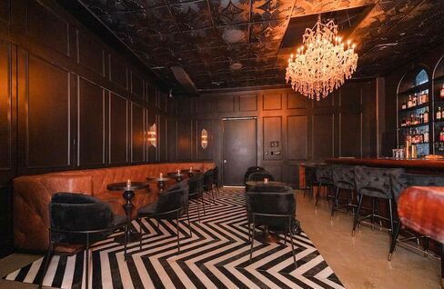 201AG-24x24-50 Sunset Boulevard PVC 2 'x 2' lay-in أو glue-up tile (Covers / 200 sq.ft) ، Gold Antique ، 50 in Kuwait