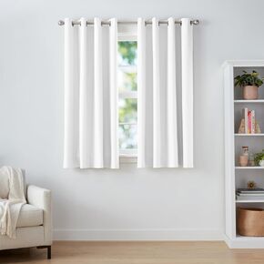Amazon Basics Light Light Room Square Sarchening Blackout Window Stain مع حلقتين من لوحين ، لغرفة المعيشة وغرفة النوم ، 52 × 63 بوصة ، أبيض - مجموعة من 2