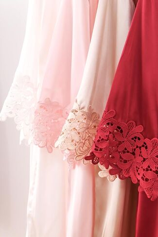 Women Lace Trim Robe Short Kimono Gown Silky Bathrobe for Bride Bridesmaid Nightgown in Kuwait