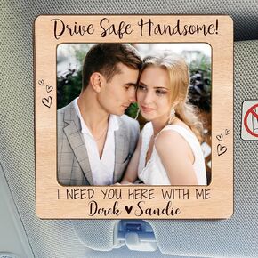 القيادة زوج آمن ، أحتاجك هنا مع مقطع Car Car Visor للزوج ، إطار صورة Virts Photo ، هدايا السيارات له ، عيد ميلاد - عيد ميلاد - هدايا زوج الذكرى السنوية