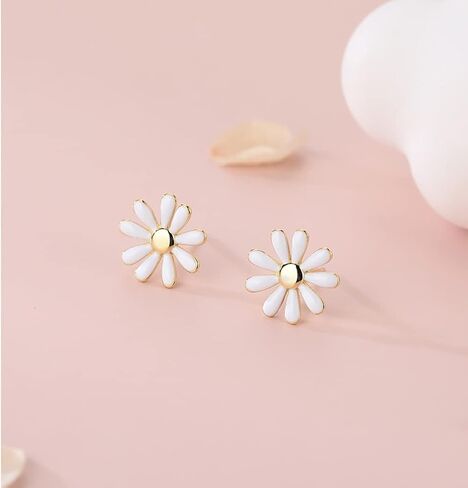 Reffeer Solid 925 Sterling Silver Daisy Flower Stud أقراط الربيع للنساء المراهقات Daisy Stud أقراط in Saudi Arabia