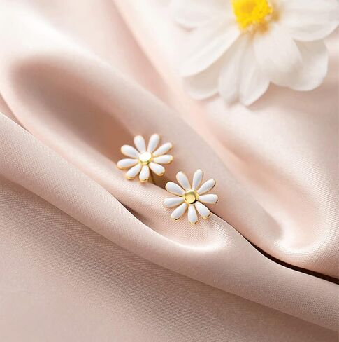 Reffeer Solid 925 Sterling Silver Daisy Flower Stud أقراط الربيع للنساء المراهقات Daisy Stud أقراط in Saudi Arabia