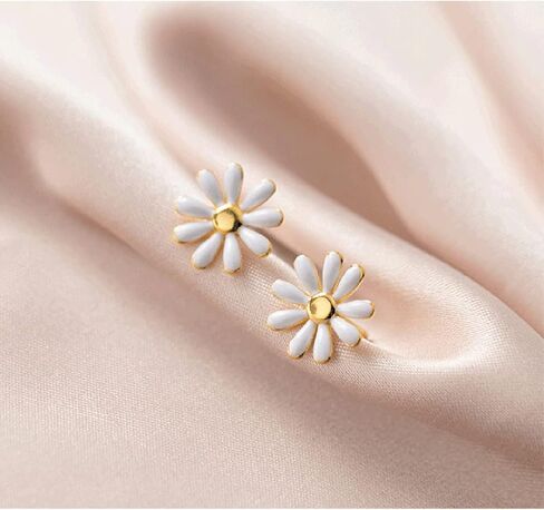 Reffeer Solid 925 Sterling Silver Daisy Flower Stud أقراط الربيع للنساء المراهقات Daisy Stud أقراط in Saudi Arabia