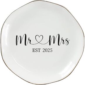 MR & MRS EST 2025 RING DISH - حامل خاتم سيراميك أنيق للمشاركة ، الزفاف ، وهدايا الدش الزفاف - تذكار شهر العسل للأصدقاء ، المتزوجين حديثًا ، والعروس.