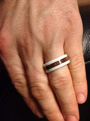 THREE KEYS JEWELRY 6,8mm Black/White Ceramic Wedding Ring with Real Koa Wood Inlay Flat Top Wedding Band Engagement Ring Comfort Fit Size 4-16 in Kuwait