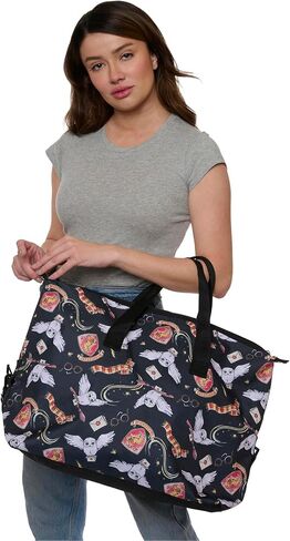 Harry Potter Tote Duffel Bag Hogwarts في جميع أنحاء الطباعة Carry On Travel (Black) ، HPCT23AJ in Kuwait