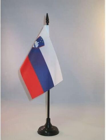 علم طاولة سلوفينيا من AZ FLAG مقاس 4 بوصة × 6 بوصة - علم مكتب سلوفيني مقاس 15 × 10 سم - عصا وقاعدة بلاستيكية سوداء in Kuwait