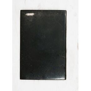 Shungite Club Healing Plaured Shungite Tile 150 × 100 مم من الحجر الحجري الطبيعية ، بلاط الكريستال الشفاء ، حماية المنزل ، كوستر الحجر