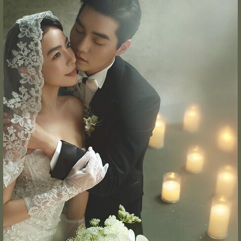 Bridal Veil Lace Flower Wedding Veil,1 Tier Cathedral Fingertip Length Veils with Metal Comb in Saudi Arabia