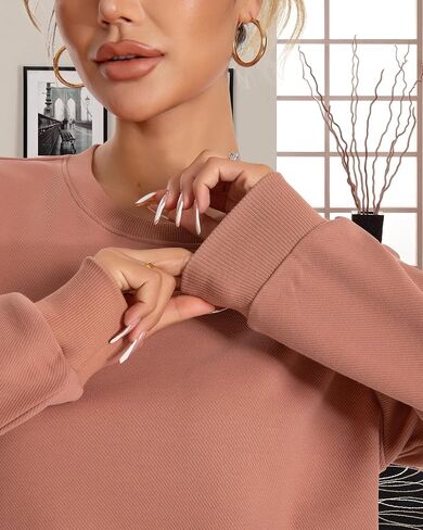 Women's Long-Sleeve Crewneck Sweatshirt Pullover Top Fall Outfits in Saudi Arabia