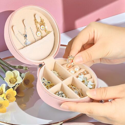 Habgp Small Jewelry Box ، حالة مجوهرات السفر للنساء ، منظم المجوهرات المحمولة Pu Leather Jewelry Storage for Birls Womens Mom ، صندوق مجوهرات للقرط ، قلادة ، حلقات ، أساور in Saudi Arabia