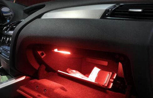 Ijdmtoy Brilliant Red LED Compartment Glove Box أو Footwell Lights متوافقة مع فولكس واجن Jetta Gti Altas CC ، مدعوم من 3W 18-SMD LED ، استبدال مصابيح OEM المتوهجة in Kuwait
