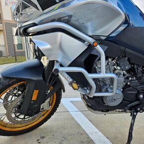 دراجة نارية CF MOTO 800MT محرك الطريق السريع حارس حارس الحارس القضبان الصدمات Stunt حامي القفص المضاد للهدوء نوبات ل CFMOTO 800 MT إكسسوارات الأجزاء المعدلة 2021 2022 2023 2024 2025 (SILVER)