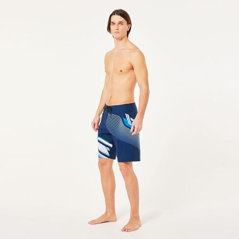 Oakley Men's Striped 19'' Boardshort in Saudi Arabia