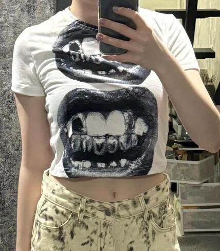 Graphic Tees Y2k Baby Tee Teens 2000s Vintage T Shirts Emo Grunge Printed Summer Crop Tops 2024 in Kuwait