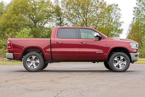 Rough Country 3.5" Lift Kit w/N3 Shocks for 2019-2024 Ram 1500 4WD - 31430 in Saudi Arabia