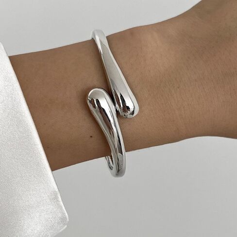 Chunky Gold Bangles Bracelets for Women Gold Cuff Bracelet Set Waterproof Non Tarnish Stack Bracelet for Women Gifts in Kuwait