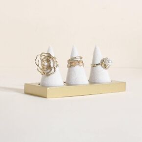 Gemeshou Jewelry Ring Ring حامل للبيع ، حامل مخروطي حلقة مخملية ، حامل خاتم مخروطي لطيف مع قاعدة مغلفة ذهبية ، منظم تخزين خاتم المجوهرات المتوسطة 【حامل الخاتم-أبيض 3 مخروط】