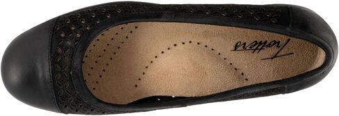 Trotters Women's Delmara Ballet Flat in Saudi Arabia